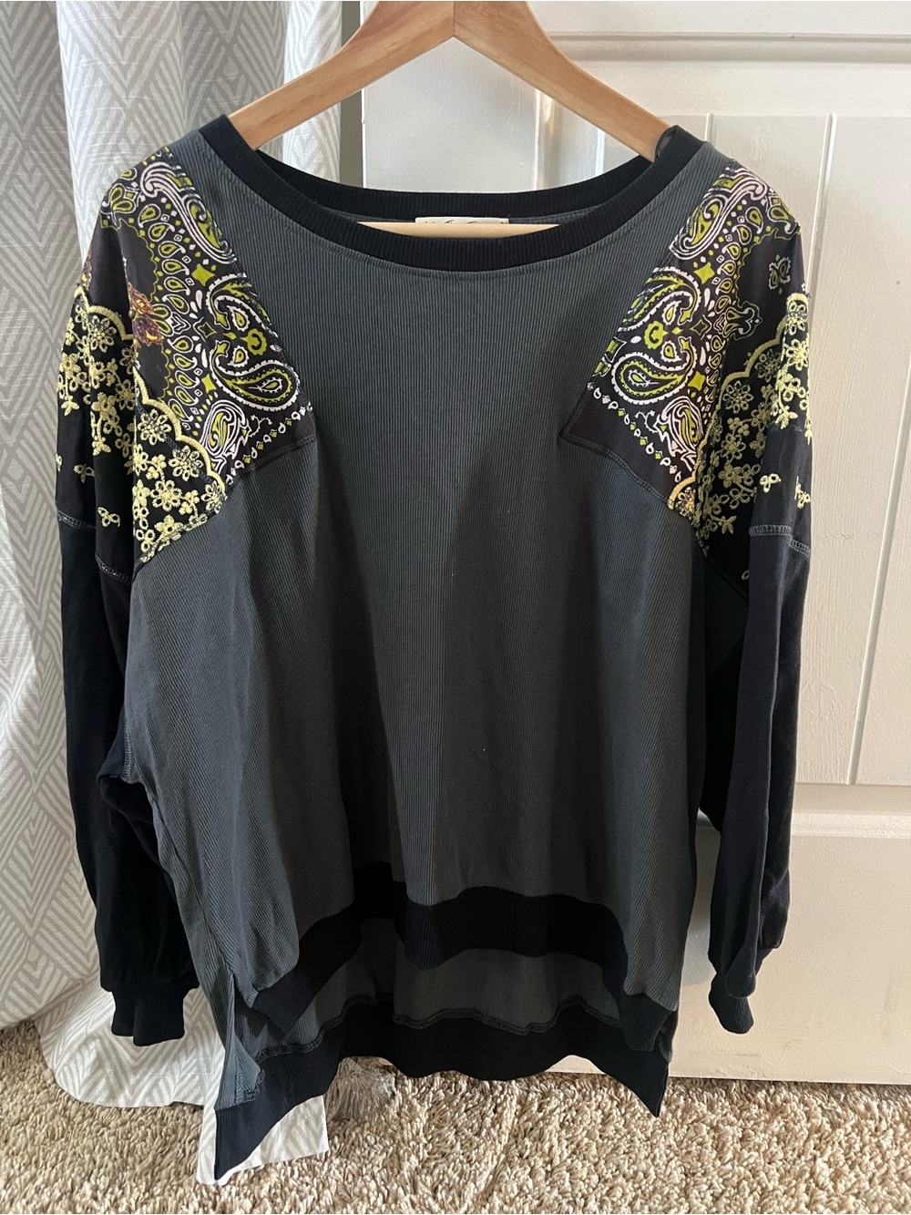 We The Free Black Long Sleeve Lightweight Shirt Yellow Paisley Shoulders Small